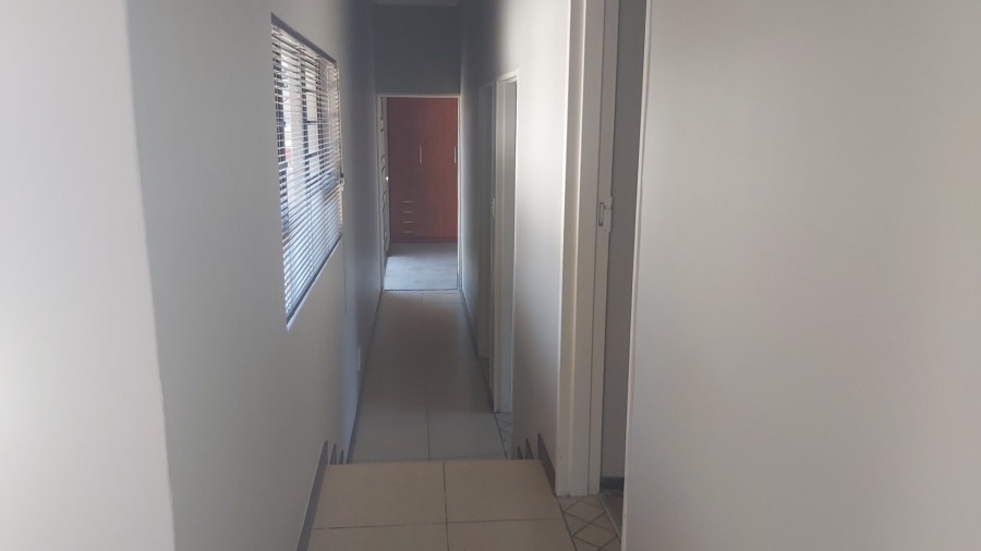 To Let 3 Bedroom Property for Rent in Hillside Free State